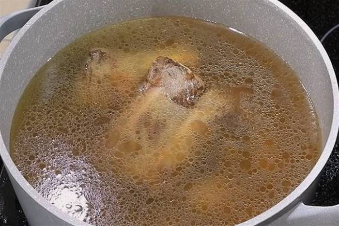 Класичний харчо зі свинини