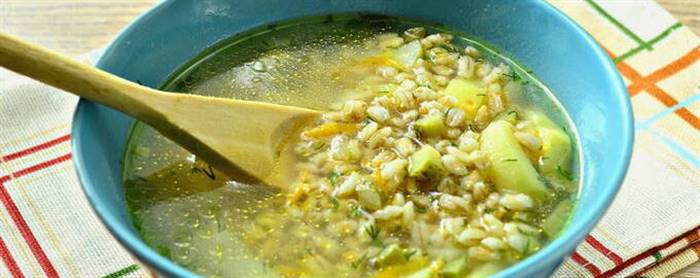 Розсольник з перловкою та солоними огірками класичний