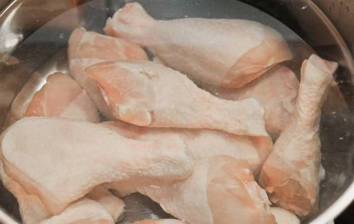Розсольник із перловкою та солоними огірками класичний