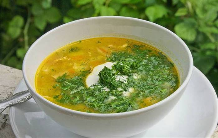 Розсольник із перловкою та солоними огірками класичний