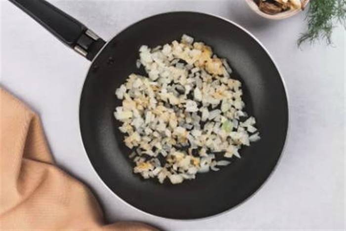 Розсольник із перловкою та солоними огірками класичний