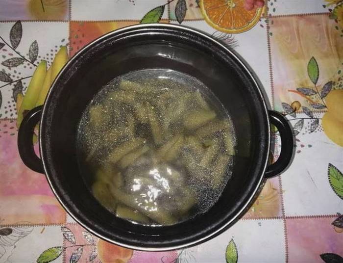 Розсольник із перловкою та солоними огірками класичний
