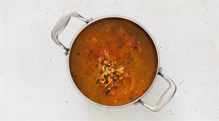 Розсольник із перловкою та солоними огірками класичний