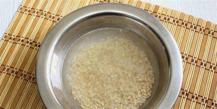 Розсольник із перловкою та солоними огірками класичний