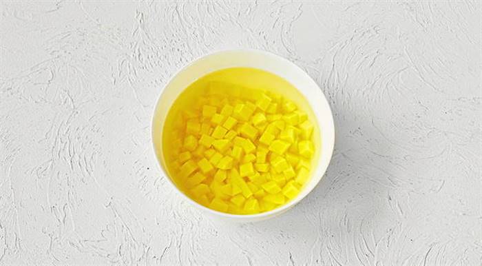 Розсольник із перловкою та солоними огірками класичний