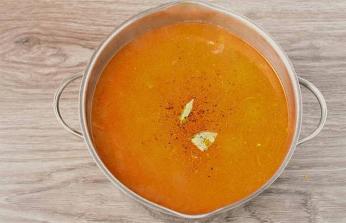 Розсольник із перловкою та солоними огірками класичний