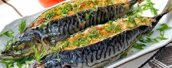 Скумбрія, запечена у фользі в духовці