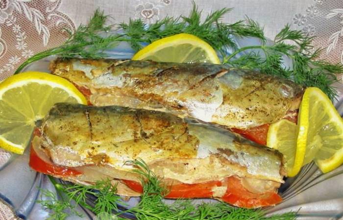 Скумбрія, запечена у фользі в духовці