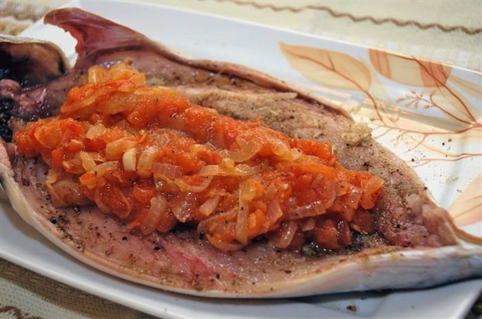 Скумбрія, запечена у фользі в духовці